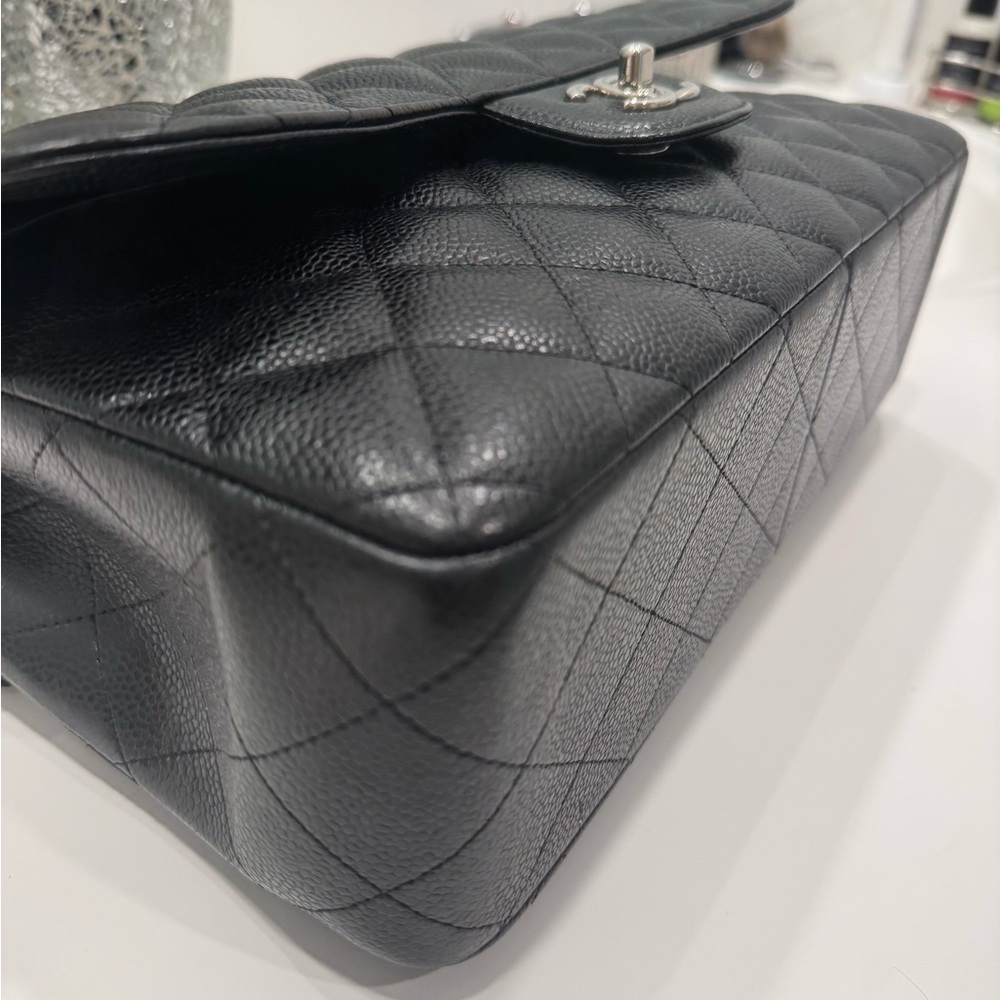 Chanel Black Quilted Shoulder Bag with Iconic CC Closure Silver hardware - Picture 6 of 16